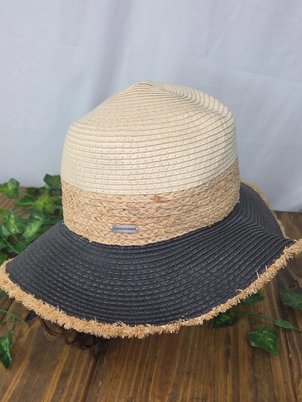 Steve Madden. Two-Tone Straw Sun Hat - Black and Natural